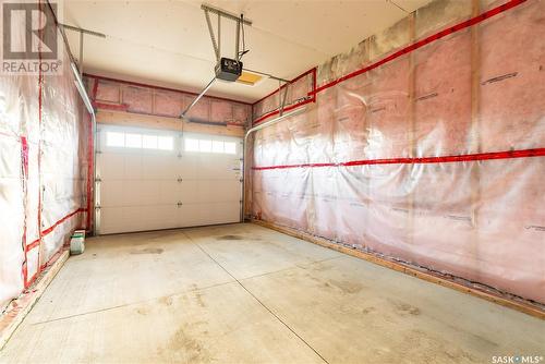 810 Kensington Boulevard, Saskatoon, SK - Indoor Photo Showing Garage