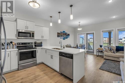 810 Kensington Boulevard, Saskatoon, SK - Indoor Photo Showing Kitchen With Stainless Steel Kitchen With Double Sink With Upgraded Kitchen