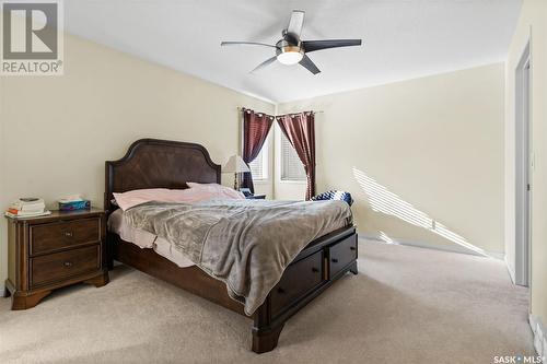 727 Bayview Close, Saskatoon, SK - Indoor Photo Showing Bedroom