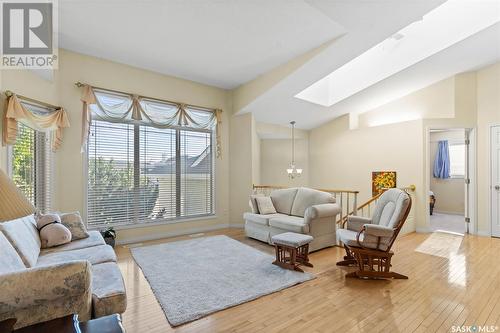 727 Bayview Close, Saskatoon, SK - Indoor Photo Showing Living Room