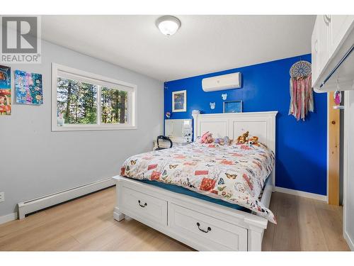 88 Hillcrest Way, Vernon, BC - Indoor Photo Showing Bedroom