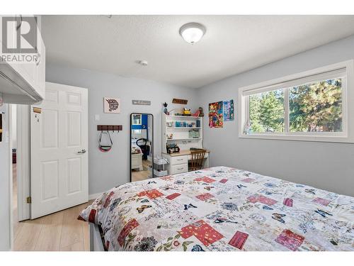 88 Hillcrest Way, Vernon, BC - Indoor Photo Showing Bedroom