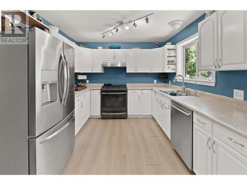 88 Hillcrest Way, Vernon, BC - Indoor Photo Showing Kitchen With Double Sink