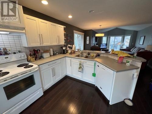 2109 Saddleback Drive, Kamloops, BC - Indoor Photo Showing Kitchen