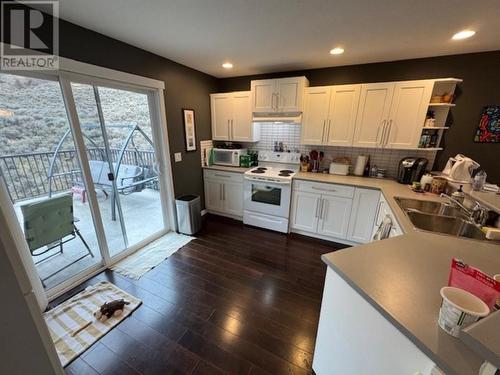 2109 Saddleback Drive, Kamloops, BC - Indoor Photo Showing Kitchen With Double Sink