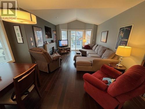 2109 Saddleback Drive, Kamloops, BC - Indoor Photo Showing Living Room