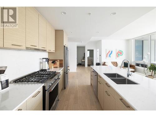 1191 Sunset Drive Unit# 2904, Kelowna, BC - Indoor Photo Showing Kitchen With Double Sink With Upgraded Kitchen