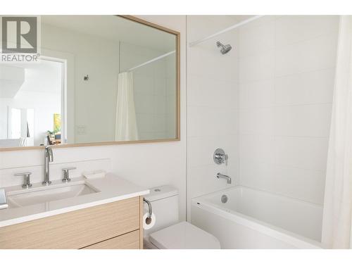 1191 Sunset Drive Unit# 2904, Kelowna, BC - Indoor Photo Showing Bathroom