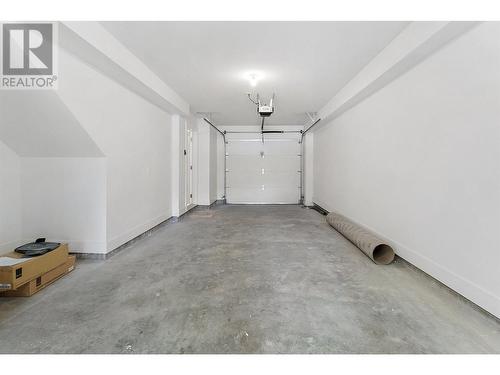 720 Valley Road Unit# 45, Kelowna, BC - Indoor Photo Showing Garage