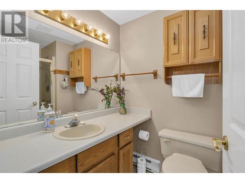 1329 Klo Road Unit# 305, Kelowna, BC - Indoor Photo Showing Bathroom