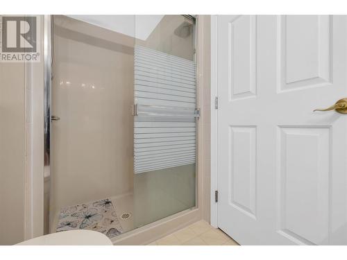 1329 Klo Road Unit# 305, Kelowna, BC - Indoor Photo Showing Bathroom