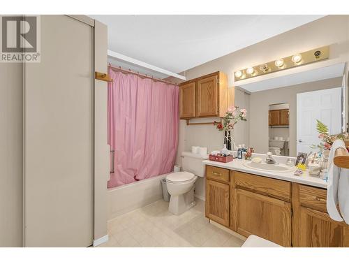 1329 Klo Road Unit# 305, Kelowna, BC - Indoor Photo Showing Bathroom