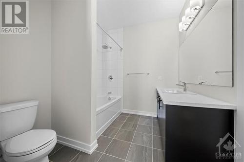 Upper Level Full Bath #2 - 91 Hackamore Crescent, Richmond, ON - Indoor Photo Showing Bathroom