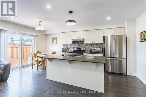 1732 Copeland Circle, Milton, ON - Indoor Photo Showing Kitchen