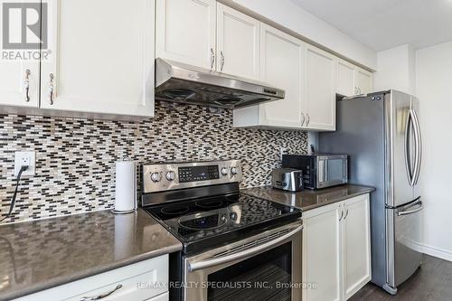 1732 Copeland Circle, Milton, ON - Indoor Photo Showing Kitchen