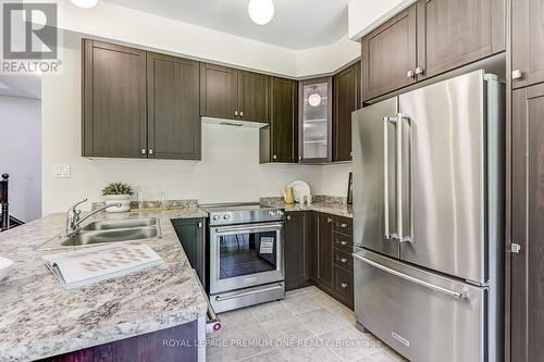 512 Black Cherry Crescent, Shelburne, ON - Indoor Photo Showing Kitchen With Stainless Steel Kitchen With Double Sink With Upgraded Kitchen