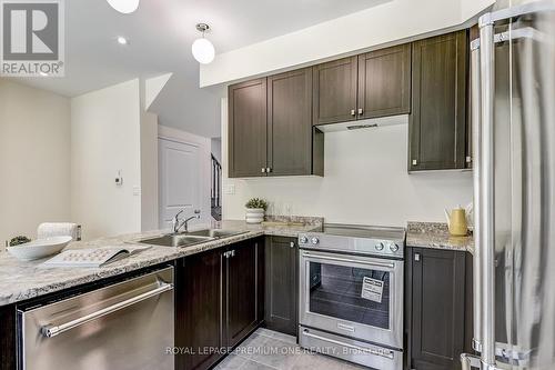 512 Black Cherry Crescent, Shelburne, ON - Indoor Photo Showing Kitchen With Double Sink