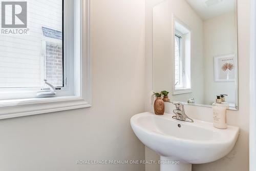 512 Black Cherry Crescent, Shelburne, ON - Indoor Photo Showing Bathroom