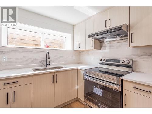 1946 Hemmerling Court, Kelowna, BC - Indoor Photo Showing Kitchen With Double Sink