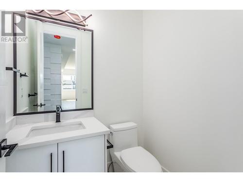 1946 Hemmerling Court, Kelowna, BC - Indoor Photo Showing Bathroom