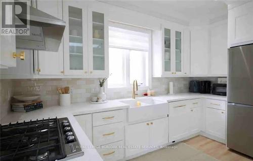 217 Donnici Drive, Hamilton, ON - Indoor Photo Showing Kitchen