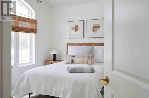 217 Donnici Drive, Hamilton, ON - Indoor Photo Showing Bedroom