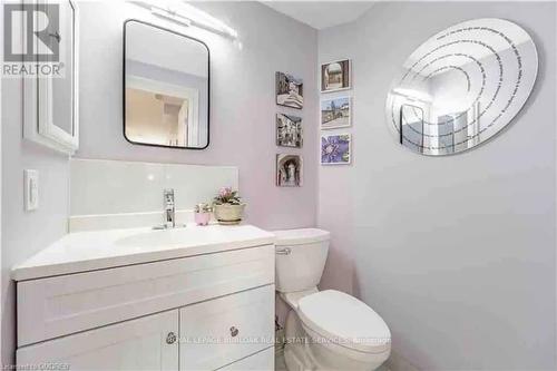 217 Donnici Drive, Hamilton, ON - Indoor Photo Showing Bathroom