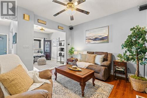 1234 Cannon Street E, Hamilton, ON - Indoor Photo Showing Living Room