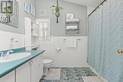 1234 Cannon Street E, Hamilton, ON - Indoor Photo Showing Bathroom