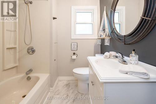 483 Mapleview Drive E, Innisfil, ON - Indoor Photo Showing Bathroom