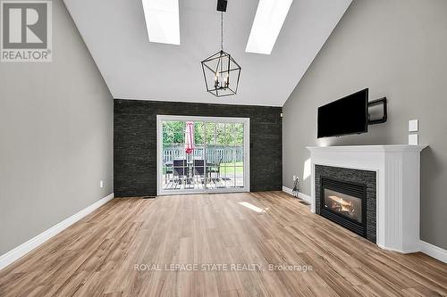 3 - 1173 Bellview Crescent, Burlington, ON - Indoor Photo Showing Living Room With Fireplace