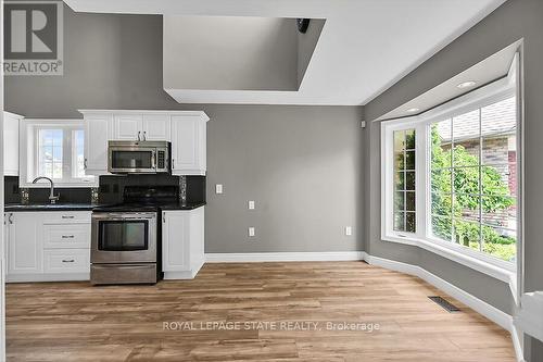 3 - 1173 Bellview Crescent, Burlington, ON - Indoor Photo Showing Kitchen