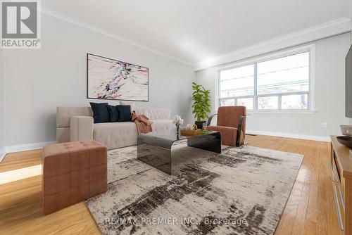 89 Cayuga Avenue, Toronto, ON - Indoor Photo Showing Living Room