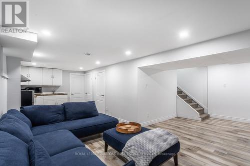 107 Ivon Avenue, Hamilton, ON - Indoor Photo Showing Living Room