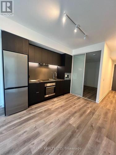 516 - 86 Dundas Street E, Mississauga, ON - Indoor Photo Showing Kitchen