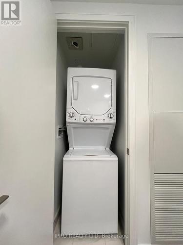 516 - 86 Dundas Street E, Mississauga, ON - Indoor Photo Showing Laundry Room