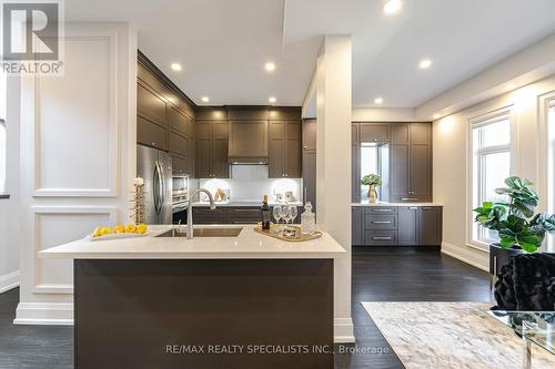 427 Pinegrove Road, Oakville, ON - Indoor Photo Showing Kitchen With Double Sink With Upgraded Kitchen