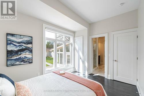 427 Pinegrove Road, Oakville, ON - Indoor Photo Showing Bedroom