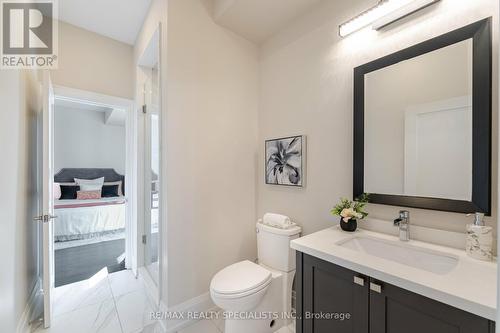 427 Pinegrove Road, Oakville, ON - Indoor Photo Showing Bathroom