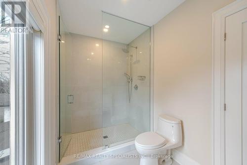 427 Pinegrove Road, Oakville, ON - Indoor Photo Showing Bathroom