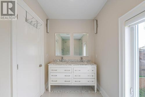 427 Pinegrove Road, Oakville, ON - Indoor Photo Showing Bathroom