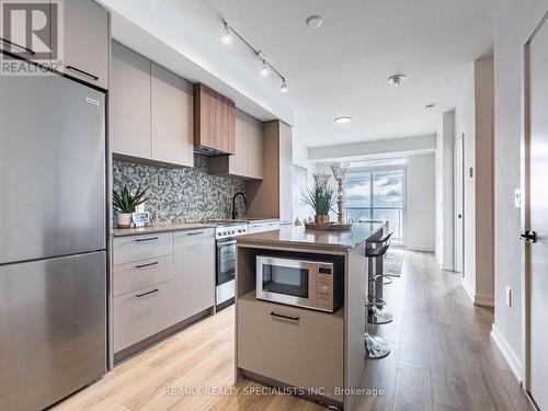 407 - 10 Lagerfeld Drive, Brampton, ON - Indoor Photo Showing Kitchen With Stainless Steel Kitchen With Upgraded Kitchen