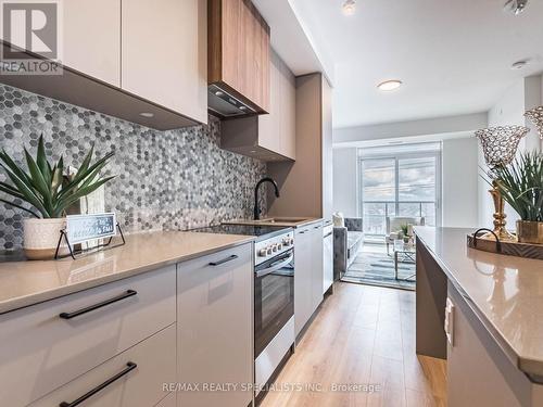 407 - 10 Lagerfeld Drive, Brampton, ON - Indoor Photo Showing Kitchen With Upgraded Kitchen
