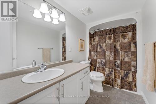 211 - 2045 Appleby Line, Burlington, ON - Indoor Photo Showing Bathroom
