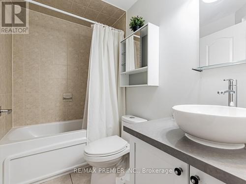 10 St Annes Road, Toronto (Little Portugal), ON - Indoor Photo Showing Bathroom