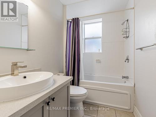 10 St Annes Road, Toronto, ON - Indoor Photo Showing Bathroom