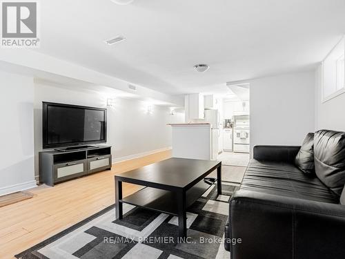 10 St Annes Road, Toronto, ON - Indoor Photo Showing Living Room