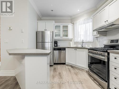 10 St Annes Road, Toronto, ON - Indoor Photo Showing Kitchen