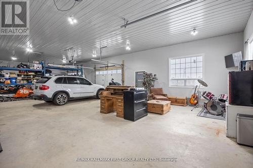 20 Hilltop Court, Kawartha Lakes, ON - Indoor Photo Showing Garage