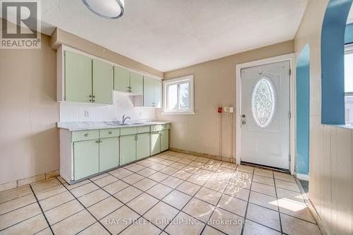 304 Albert Street, Oshawa, ON - Indoor Photo Showing Kitchen